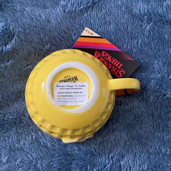 Netflix Stranger Things Waffle Mug - Picture 3 of 3